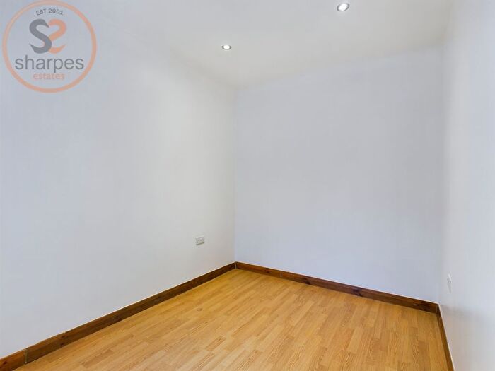 2 Bedroom Flat To Rent In A Garratt Terrace, London, SW17