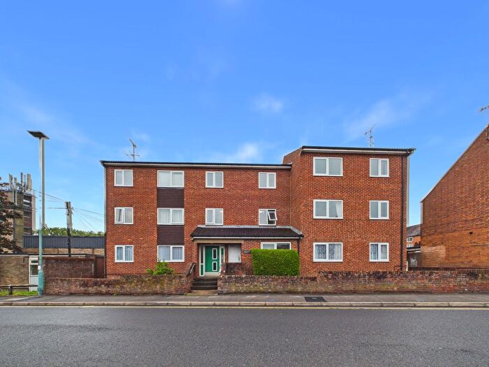 2 Bedroom Flat To Rent In Oldbury Road, Bartholomew House Oldbury Road, GL20
