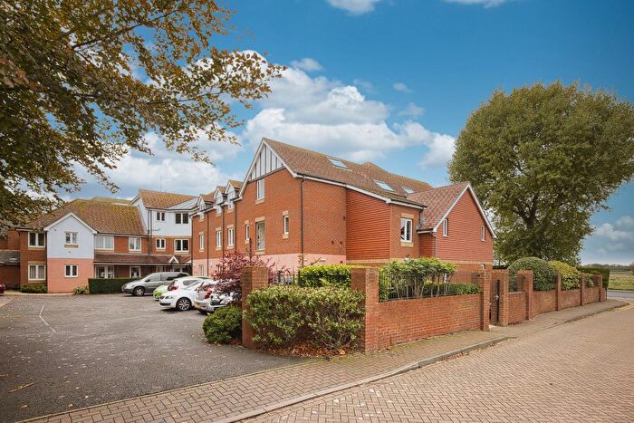 2 Bedroom Flat For Sale In Wealdhurst Park, Broadstairs, Kent, CT10