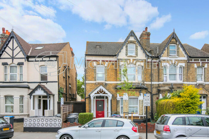 Studio To Rent In The Crescent, Selhurst, Surrey, CR0