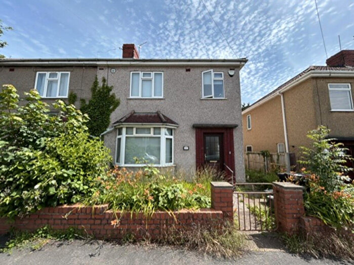 4 Bedroom Semi-Detached House To Rent In Moorlands Road, Bristol, BS16