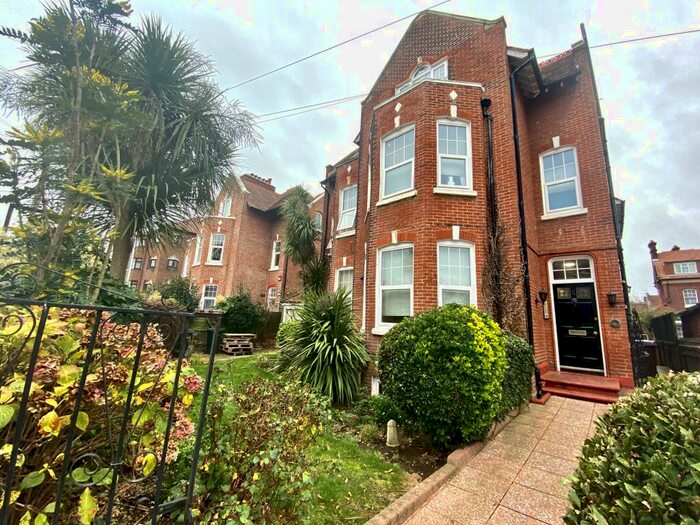 Studio To Rent In Helena Road, Southsea, PO4