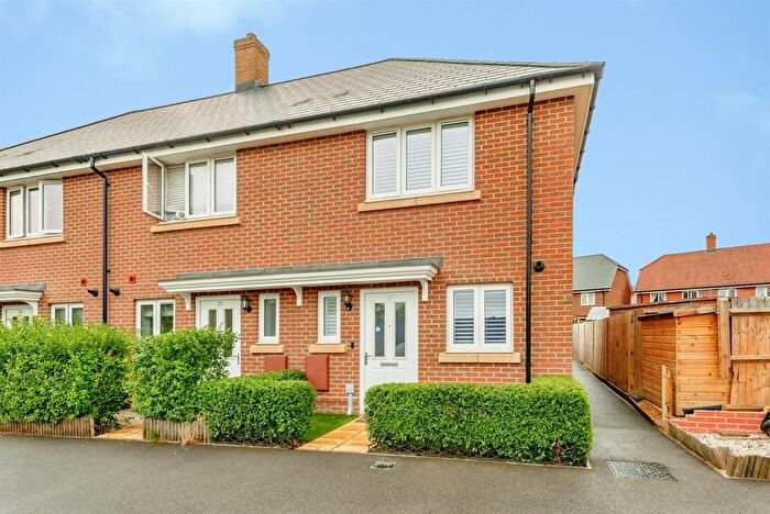 2 Bedroom End Of Terrace House For Sale In Spruce Hill Brook, Faygate, Horsham, RH12
