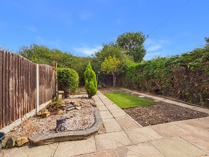 3 Bedroom End Of Terrace House For Sale In Dale View, Hemsworth, Pontefract, WF9