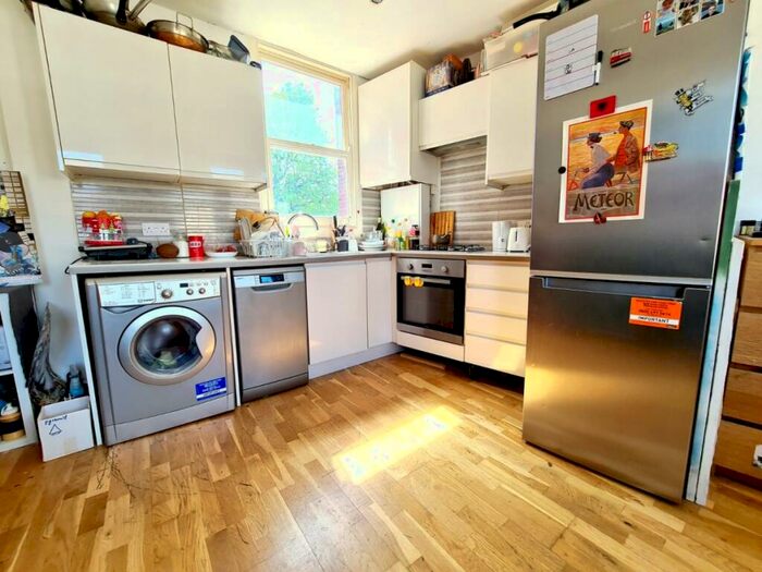 2 Bedroom Flat To Rent In Beresford Road, Haringey, N8