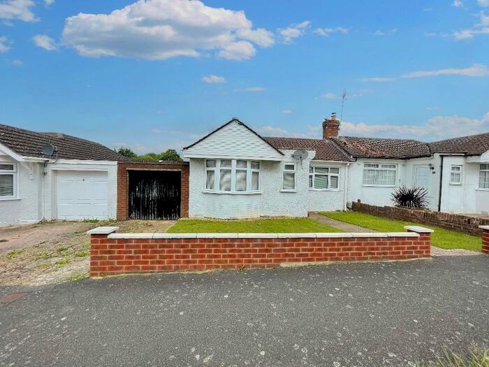 2 Bedroom Bungalow For Sale In Grasmere Avenue, Warden Hills, Luton, Bedfordshire, LU3