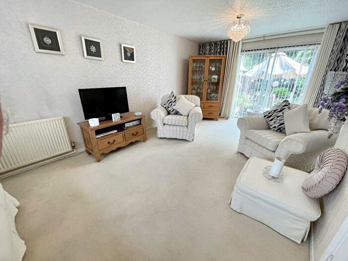 3 Bedroom Terraced House For Sale In Enfield Close, Dunstable, LU5