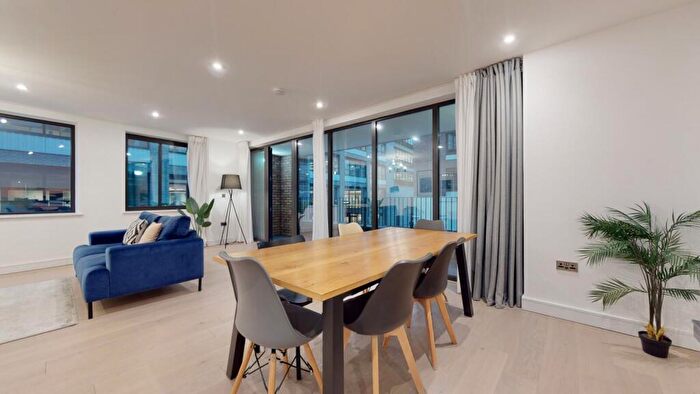 3 Bedroom Apartment To Rent In Gorsuch Place, London, E2