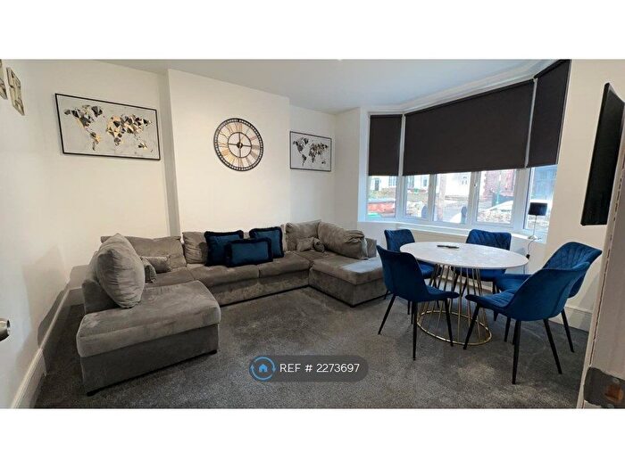 5 Bedroom Semi-Detached House To Rent In Harlaxton Drive, Nottingham, NG7