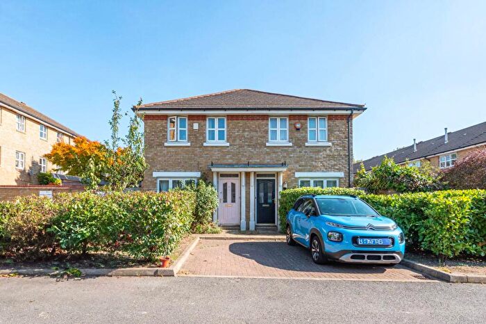 3 Bedroom House For Sale In Ashmore Close, Peckham, London, SE15