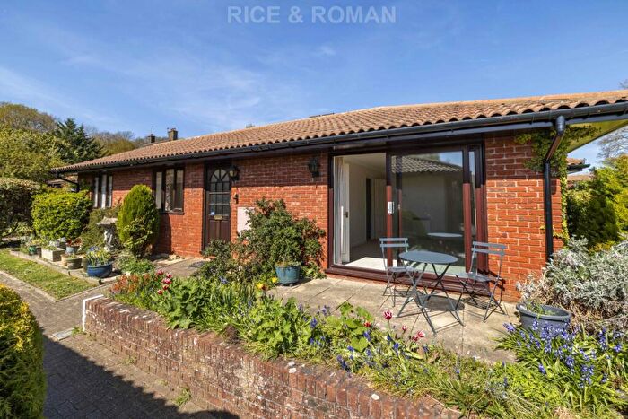2 Bedroom Retirement Property For Sale In Oakmead Green, Epsom, KT18