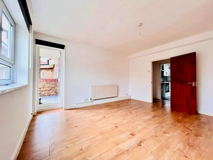 3 Bedroom Flat To Rent In Barking Road, London, E6
