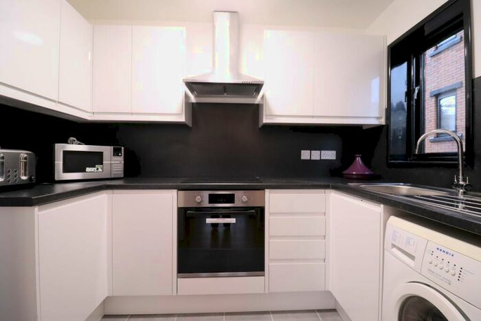 1 Bedroom Flat To Rent In Richmond Court, St. Peters Street, Cardiff, CF24