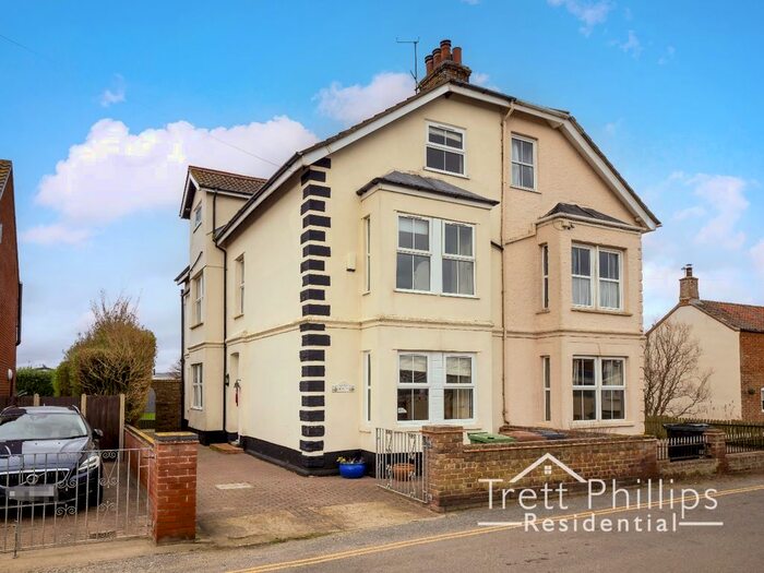 5 Bedroom Semi-Detached House For Sale In Beach Road, Sea Palling, Norwich, Norfolk, NR12