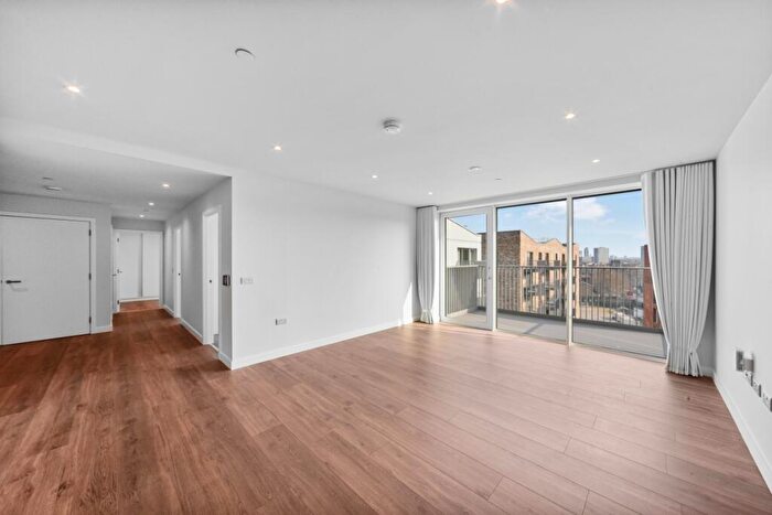 3 Bedroom Flat To Rent In Evelyn Street Deptford, SE8