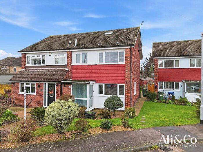 4 Bedroom Semi Detached House For Sale In Waverley Gardens, Grays, RM16