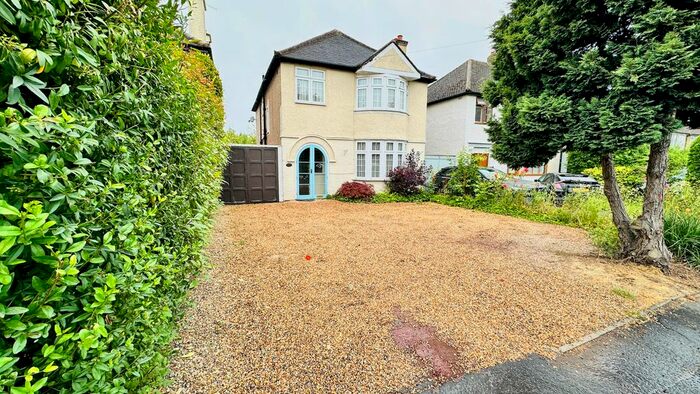 4 Bedroom Detached House To Rent In Little Bushey Lane, Bushey, WD23