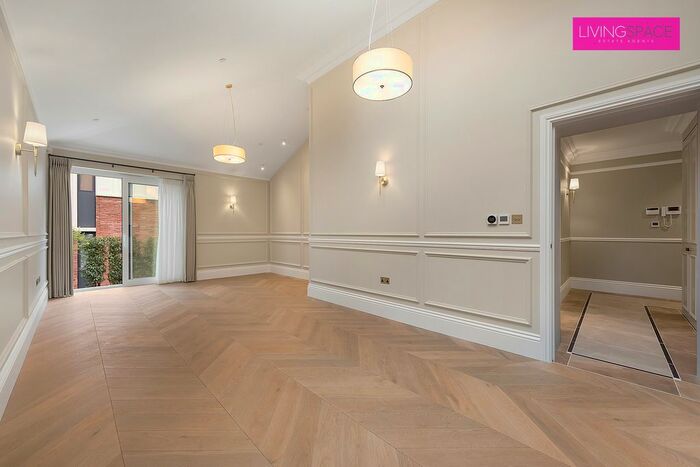 3 Bedroom Flat To Rent In Dury Road, Barnet, EN5