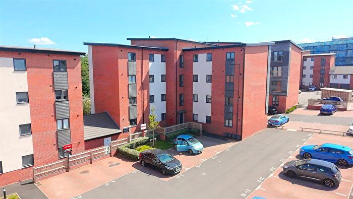 2 Bedroom Flat To Rent In Ascot Way, Longbridge, Birmingham, B31