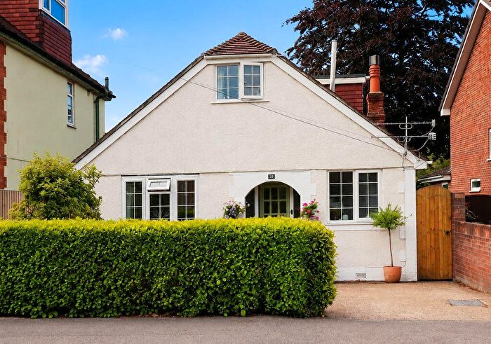 3 Bedroom Detached House For Sale In Lodge Road, Christchurch, BH23