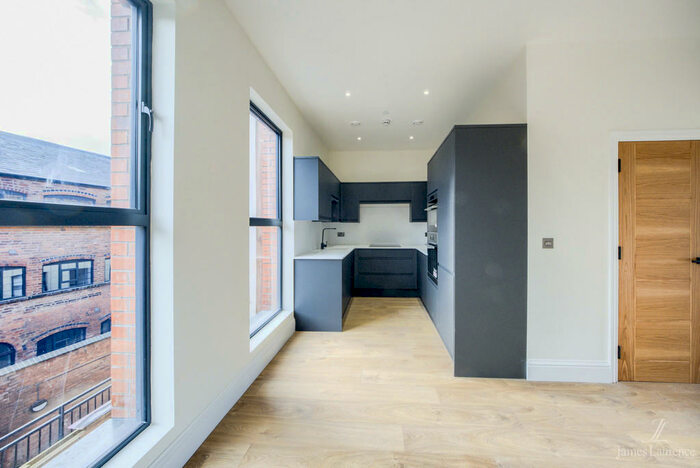 3 Bedroom Town House To Rent In Sydenham Place, Tenby Street, Jewellery Quarter, B1