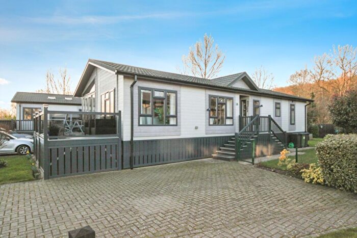 2 Bedroom Bungalow For Sale In Welford Chase, Stratford-Upon-Avon, Warwickshire, CV37
