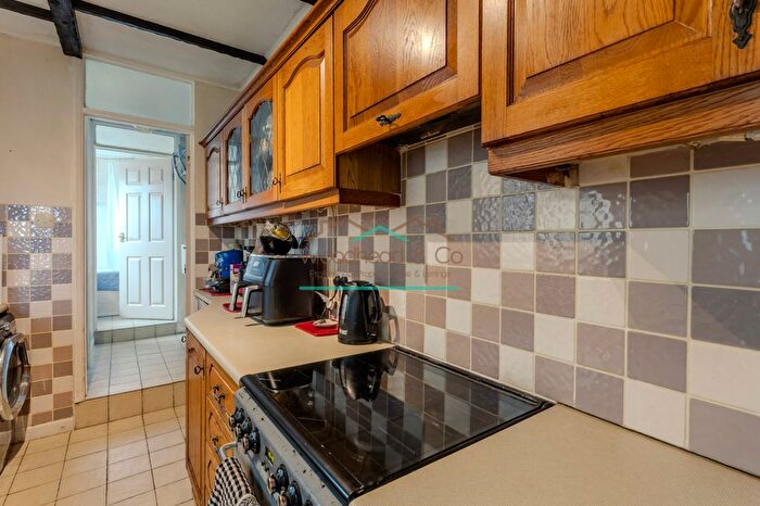 2 Bedroom Semi-Detached House For Sale In Finedon Road, Wellingborough, NN9