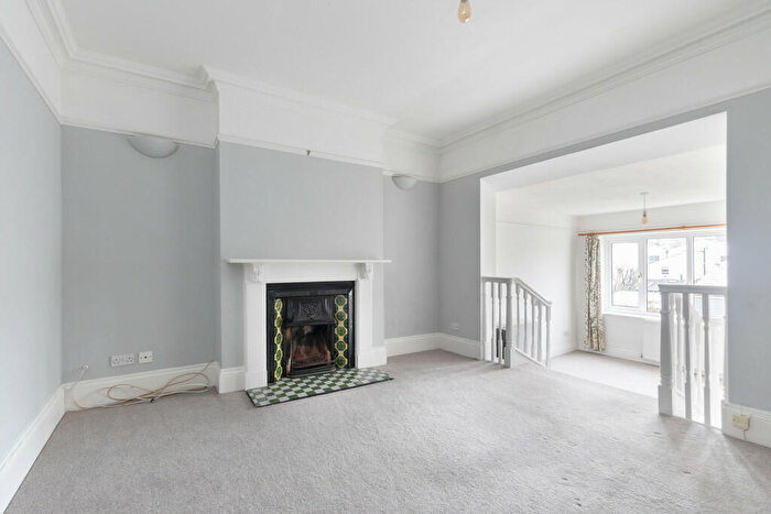 2 Bedroom Apartment To Rent In Kings Road, Cheltenham, GL52
