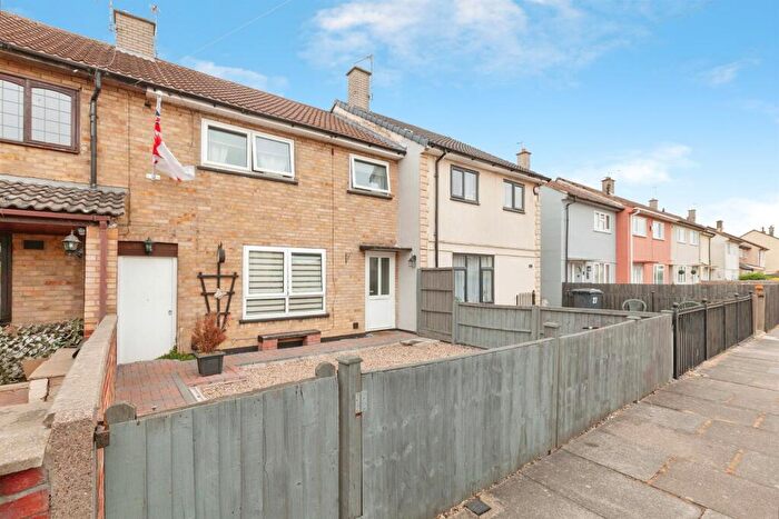 3 Bedroom Terraced House For Sale In Cotswold Green, Leicester, LE4