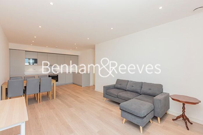 3 Bedroom Flat To Rent In Pinnacle Apartments, Croydon, CR0