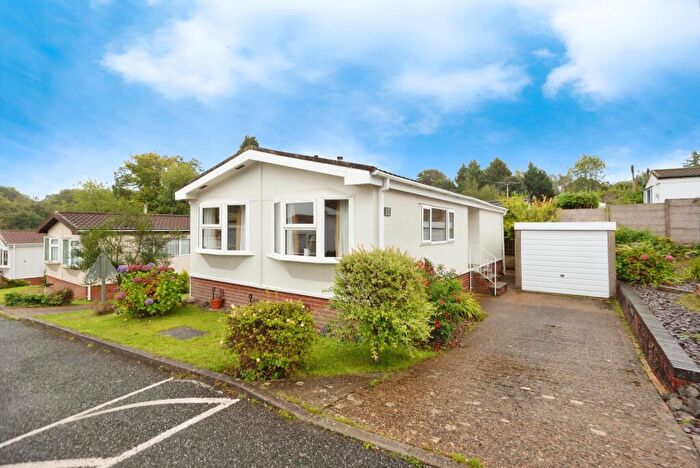 2 Bedroom Park Home For Sale In Ashurst Drive, Tadworth, KT20