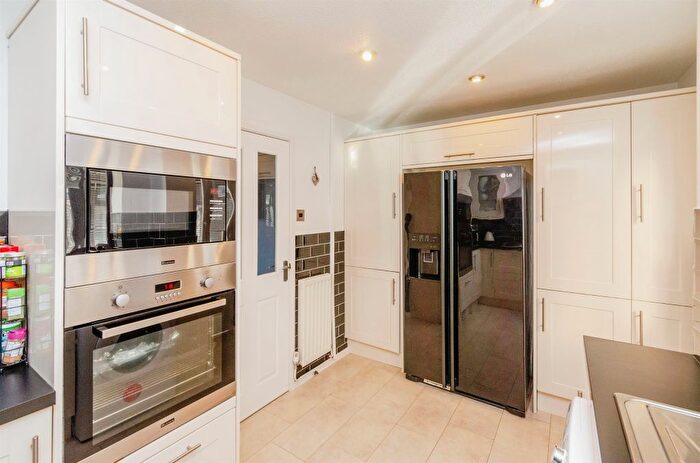 2 Bedroom Semi-Detached House For Sale In Coalmeadow Close, Walsall, WS3