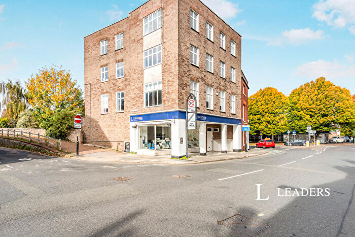 2 Bedroom Flat To Rent In Northgate, Chichester, West Sussex, PO19