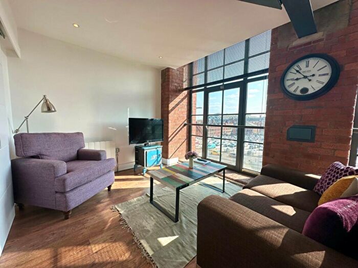 Flat To Rent In Crispin Lofts, New York Road, Leeds, LS2
