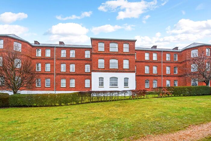 2 Bedroom Flat To Rent In Kingswood Place, Knowle, Fareham, PO17