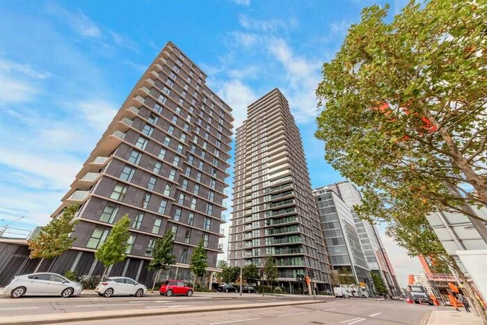 3 Bedroom Flat To Rent In Glasshouse Gardens, Stratford, London, E20
