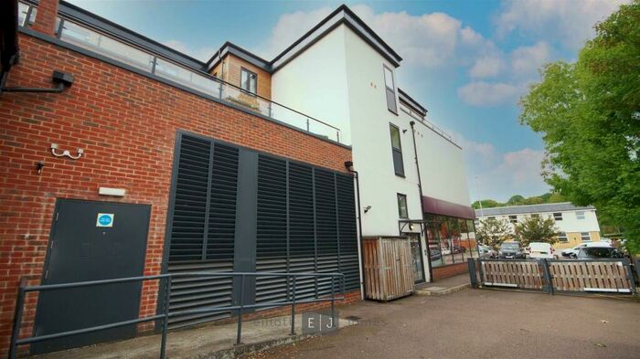 1 Bedroom Apartment To Rent In Church Hill, Loughton, IG10
