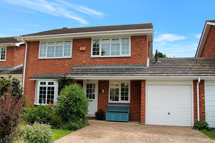 4 Bedroom Link Detached House For Sale In Wickham, Hampshire, PO17