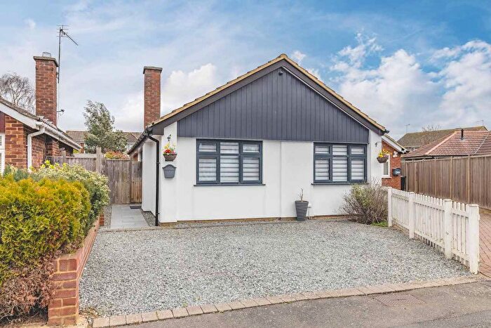 3 Bedroom Semi-Detached Bungalow For Sale In Seacourt Road, Langley, SL3