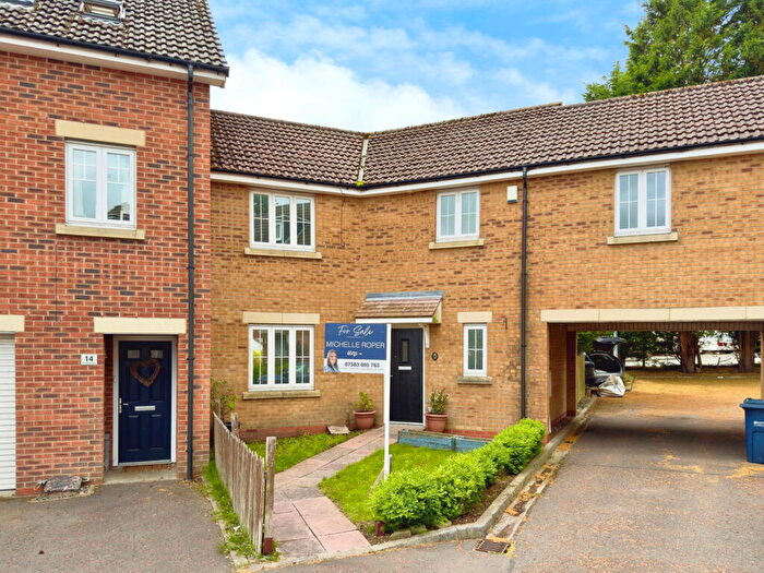 3 Bedroom Semi Detached House For Sale In Fox Dene View, Greenside, Ryton, NE40