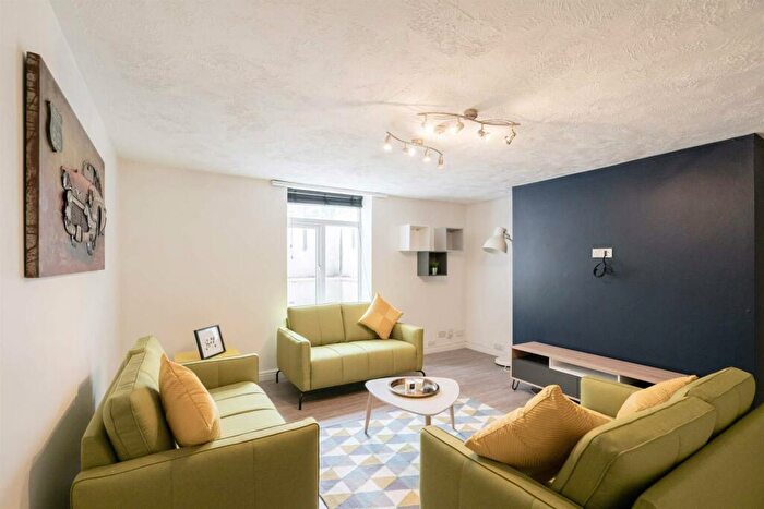 6 Bedroom Flat To Rent In Garden Flat, Vinery Road, Leeds, LS4