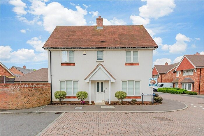 3 Bedroom Detached House For Sale In Peacock Close, Greenhithe, Kent, DA9