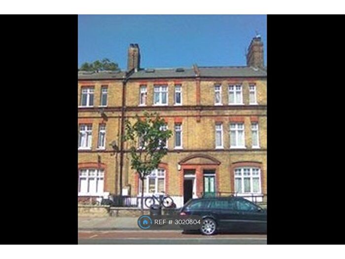 Studio To Rent In Queenstown Road, London, SW8