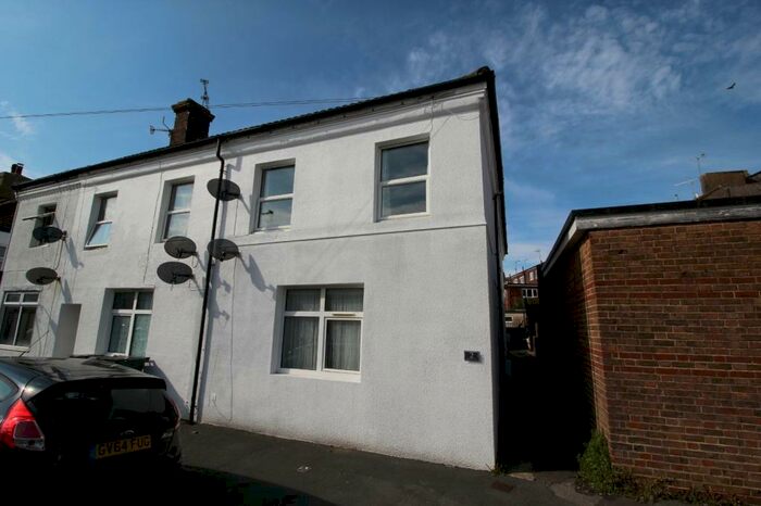 1 Bedroom Flat To Rent In Brook Street, Polegate, East Sussex, BN26