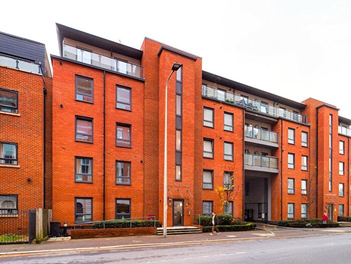 2 Bedroom Apartment For Sale In Friary Court, Tudor Road, Reading, Berkshire, RG1