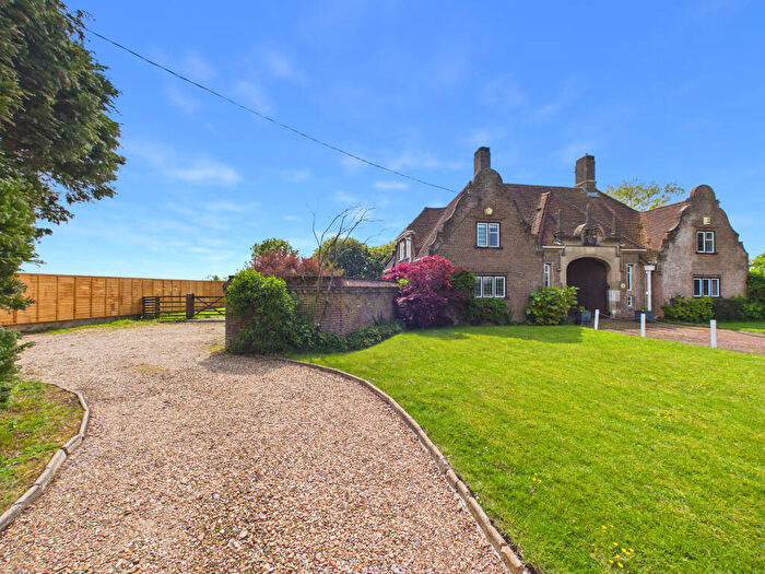 4 Bedroom Cottage For Sale In East Lodge, Little Horwood Manor, Little Horwood, Milton Keynes, Buckinghamshire, MK17