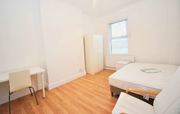 Studio To Rent In Catford Hill London, SE6