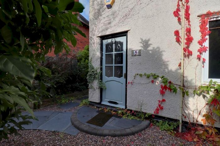 3 Bedroom Semi-Detached House To Rent In Bedford Avenue, Stafford ST16