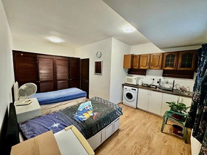 1 Bedroom Flat To Rent In Headstone Lane, Harrow, HA2