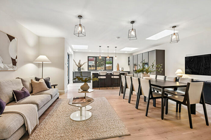 5 Bedroom Detached House For Sale In Sunnydene Avenue, Ruislip, HA4